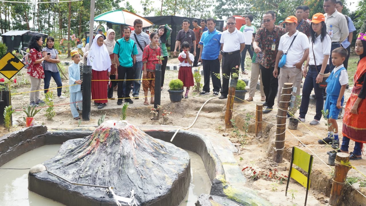 Suasana peresmian Innovation Park di SD Global Andalan Estate Ukui. Innovation Park ini berisikan tentang pembelajaran terkait Science, Matematika dan Bahasa Inggris.